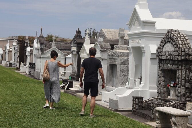 citywide-driving-tour-with-local-jazz-musician