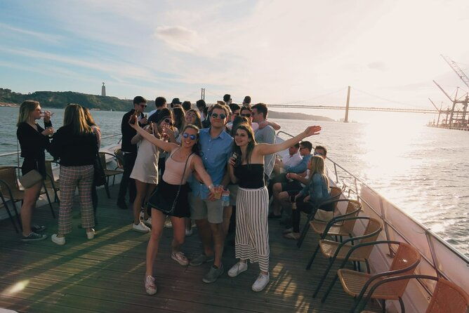 classic-yacht-sunset-group-tour-in-lisbon-with-welcome-drink