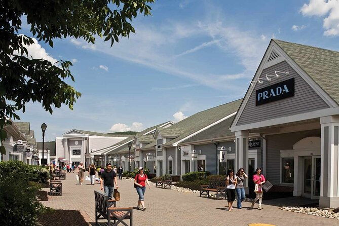 cold-spring-town-and-woodbury-outlets-1-day-tour-from-new-york