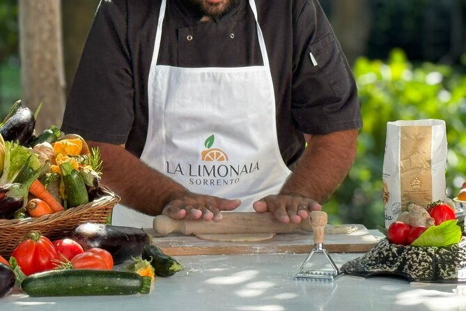 cook-and-eat-in-a-citrus-grove-in-sorrento