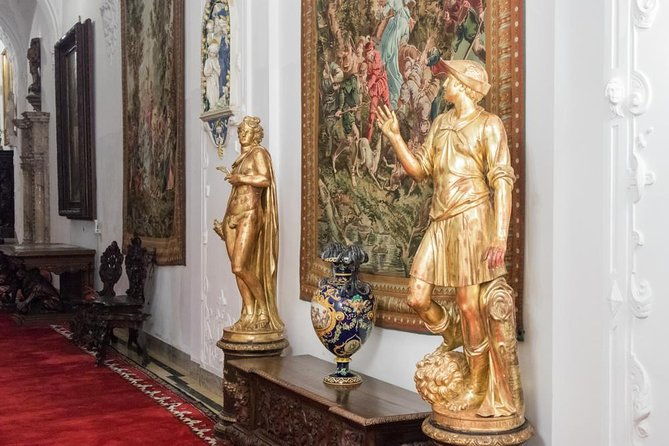 day-trip-to-draculas-castle-peles-castle-and-medieval-brasov