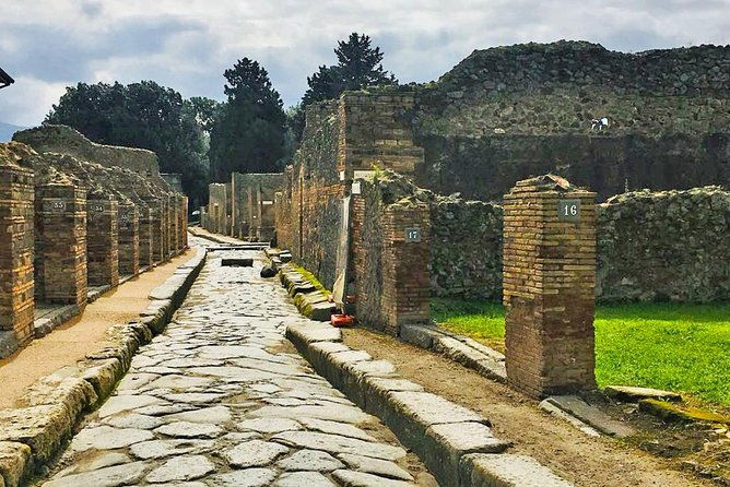 day-trip-to-pompeii-from-naples