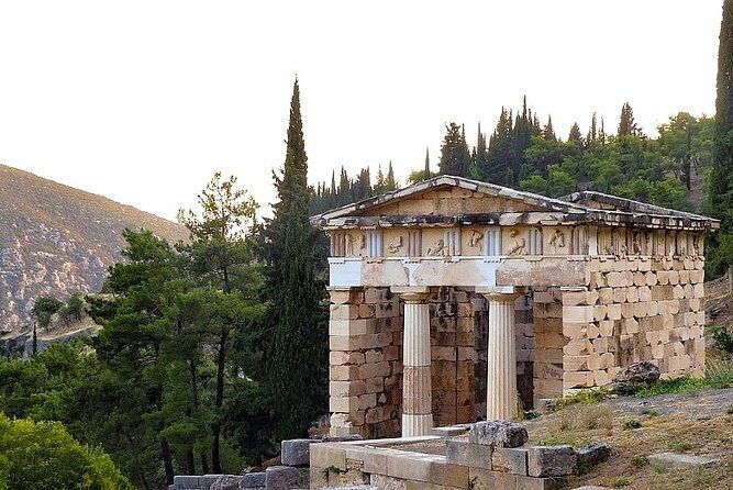 delphi-arachova-monast-hosios-loukas-from-athens-private-tour