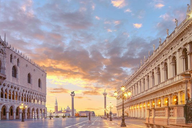 discover-secrets-and-hidden-gems-of-venice-with-a-local-sightseeing-small-group