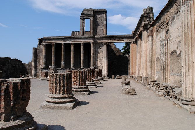 discovering-pompeii-and-vesuvius-vip-tour-with-lunch-2