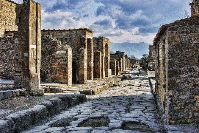 discovering-pompeii-vip-tour-small-group