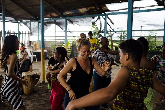 drumming-and-dancing-in-cartagena-la-boquilla