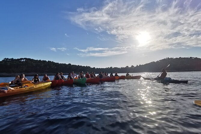 dubrovnik-sunset-kayak-snorkel-tour-with-fruit-wine-water