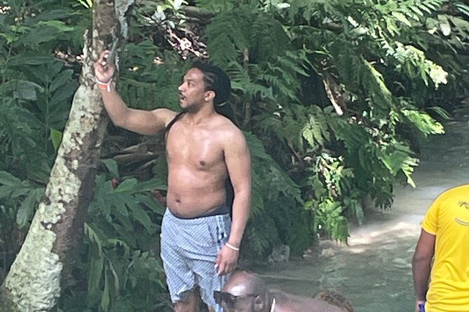 dunns-river-and-blue-hole-day-tour