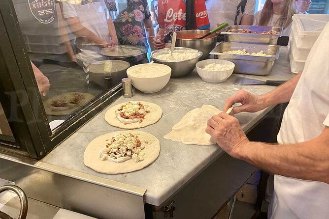 eating-naples-street-food-tour-with-guided-tasting-and-sightseeing