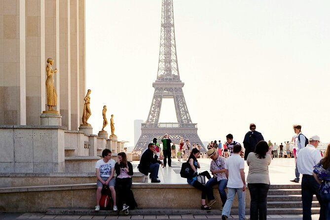 eiffel-tower-elevator-tour-with-interactive-guide-and-summit-2