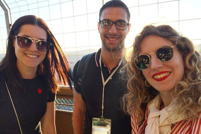 eiffel-tower-guided-tour-by-the-stairs-up-to-second-floor