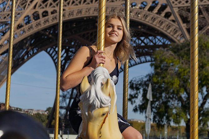 eiffel-tower-walking-photo-tour-with-pro-photographer-for-solo-travellers