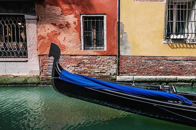 enchanting-venice-private-gondola-experience-2