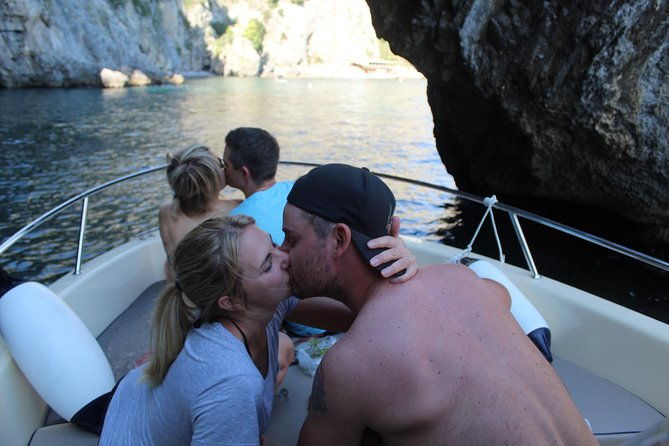 exclusive-boat-tour-in-amalfi-coast