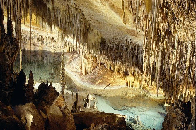 explore-mallorca-majorica-pearl-shop-and-caves-of-drach