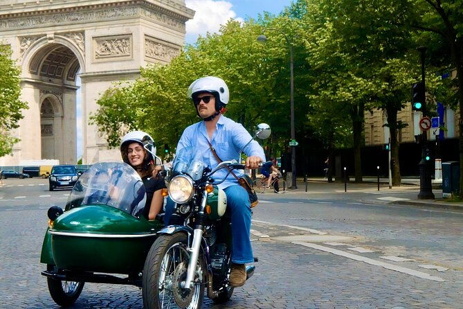explore-paris-on-a-side-car-with-a-local
