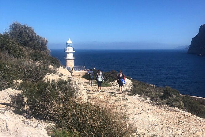 explore-the-island-of-dragonera-by-kayak-and-on-foot