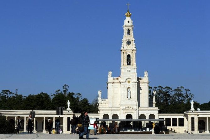 faith-and-heritage-fatima-batalha-nazare-and-obidos-private-tour-from-lisbon