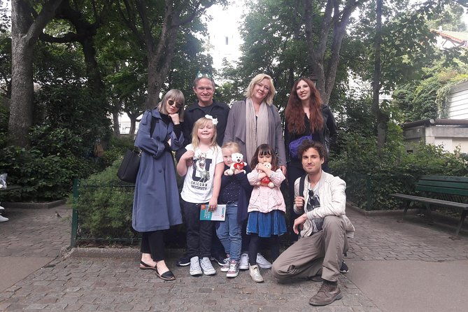 family-treasure-hunt-in-montmartre