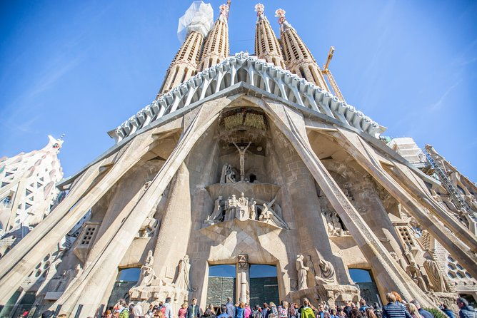 fast-track-sagrada-familia-english-guided-tour-with-tower-option