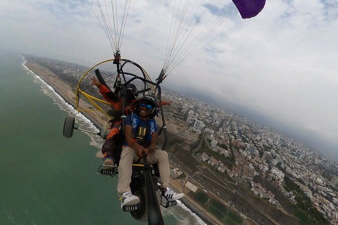 fly-paragliding-along-the-coast-of-lima