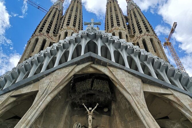 food-drink-tasting-private-tour-sagrada-familia-skip-the-line-4