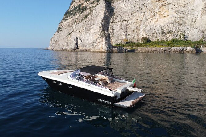full-day-private-boat-tour-of-capri-3