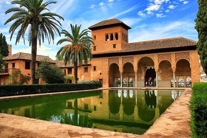 full-day-to-alhambra-palace-and-generalife-gardens-from-torremolinos