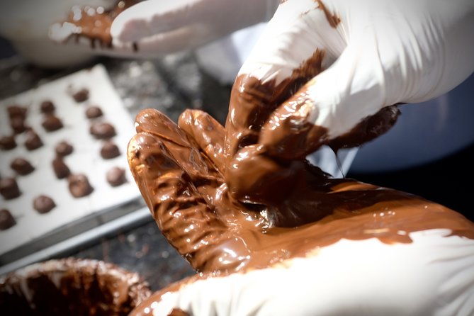 fun-chocolate-making-workshop-in-paris