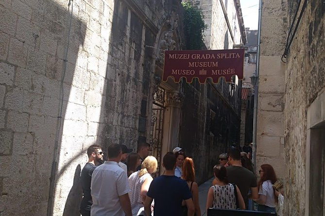 game-of-thrones-a-dragon-is-not-a-slave-tour