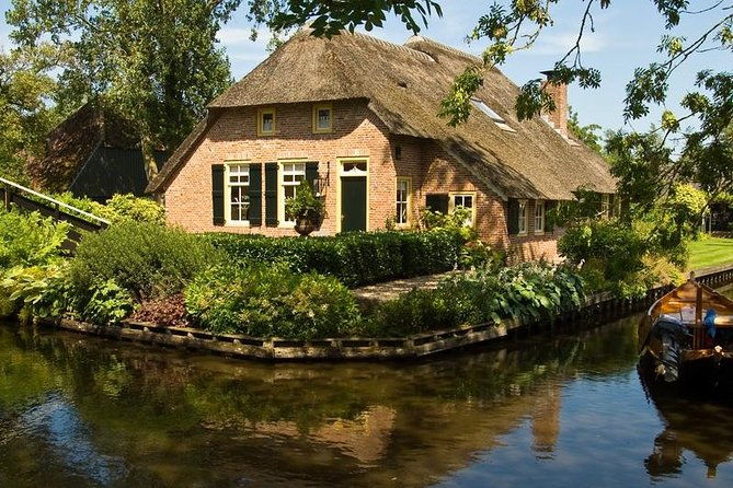 giethoorn-day-private-tour-inc-boat-trip-3