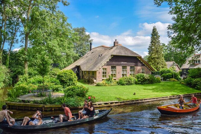 giethoorn-day-trip-from-amsterdam-with-cruise-and-cheeseplatter