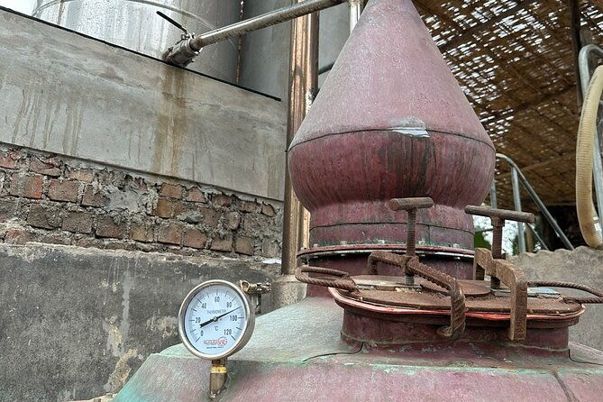 gin-and-rum-distillery-tour