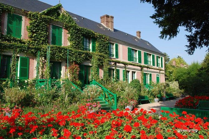 giverny-and-versailles-full-day-private-guided-tour-wih-hotel-pickup