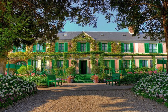 giverny-auvers-sur-oise-private-day-trip-with-monet-van-gogh-tour-from-paris-2