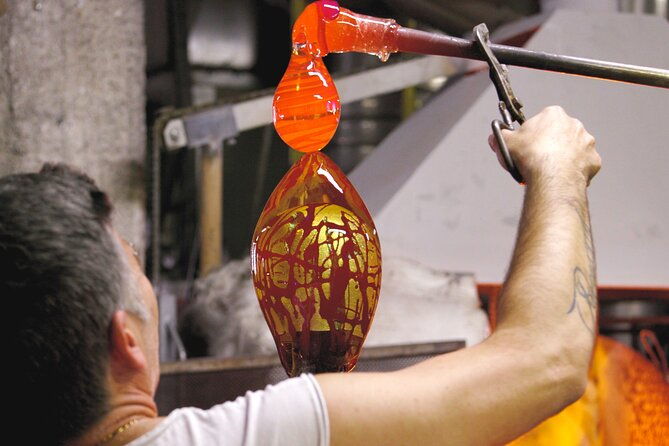glass-blowing-live-demo-showroom-visit-and-artistic-glass-gift-4