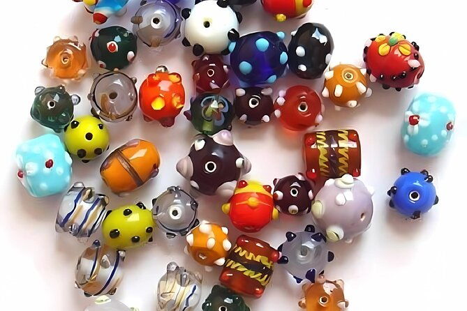 glass-melting-and-shaping-with-flame-with-the-senior-glass-master