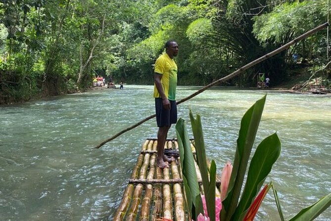 great-river-rafting-with-limestone-massage-from-montego-bay