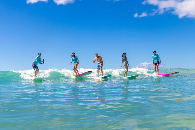 group-surf-lesson-in-the-heart-of-waikiki-2