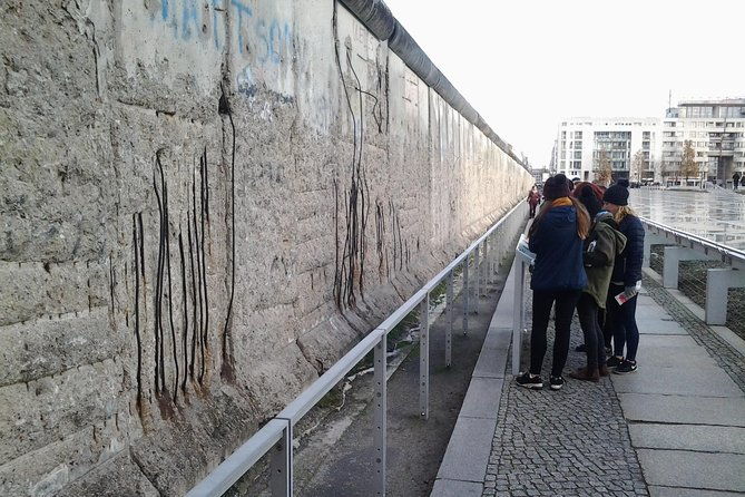 group-walking-tour-1-20-people-3-hours-the-wall-third-reich-ww2-cold-war-2