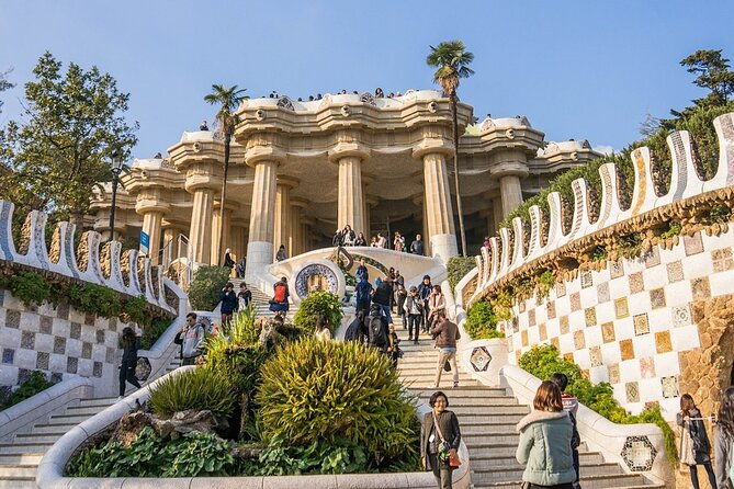 guided-walking-tour-in-park-guell-barcelona