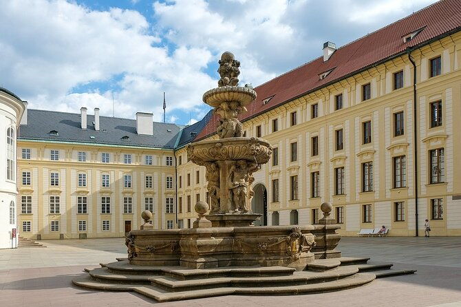 guided-walking-tour-in-prague