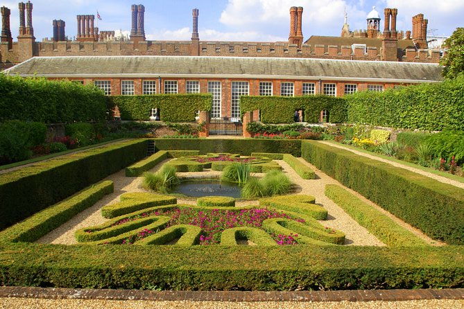 hampton-court-palace-garden-maze-private-tour-admission-with-audio-guides