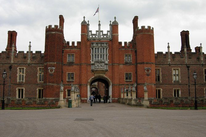hampton-court-palace-private-tour-from-london