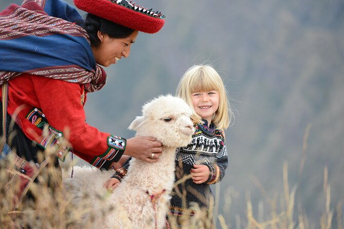 hiking-with-llamas-and-alpacas-in-the-sacred-valley-of-the-incas
