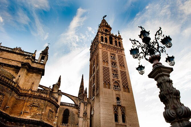 horse-and-carriage-sightseeing-tour-in-seville