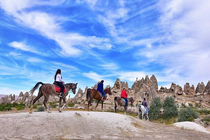 horse-riding-in-the-valleys-of-cappadocia-2