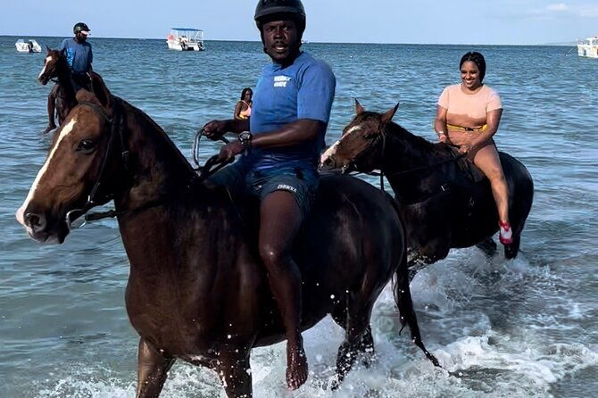 horseback-ride-dunns-river-falls-blue-hole-from-montego-bay