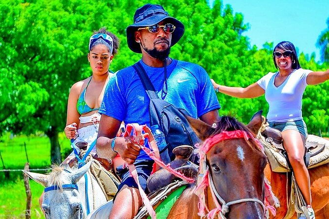 horseback-rinding-to-macao-beach